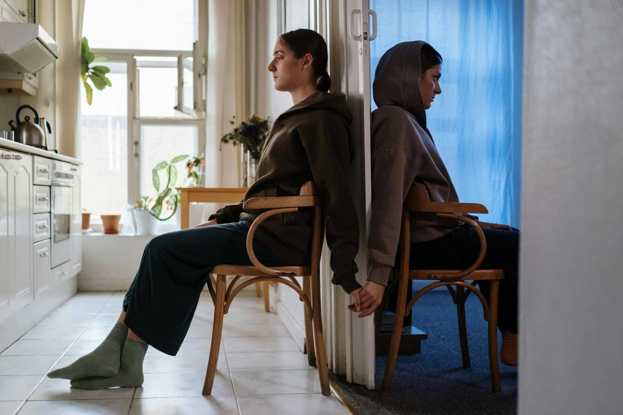 Frau in zwei Gem&uuml;tszust&auml;nden &ndash; emotionale Dysregulation bei ADHS zeigt sich in schnellen Stimmungswechseln.